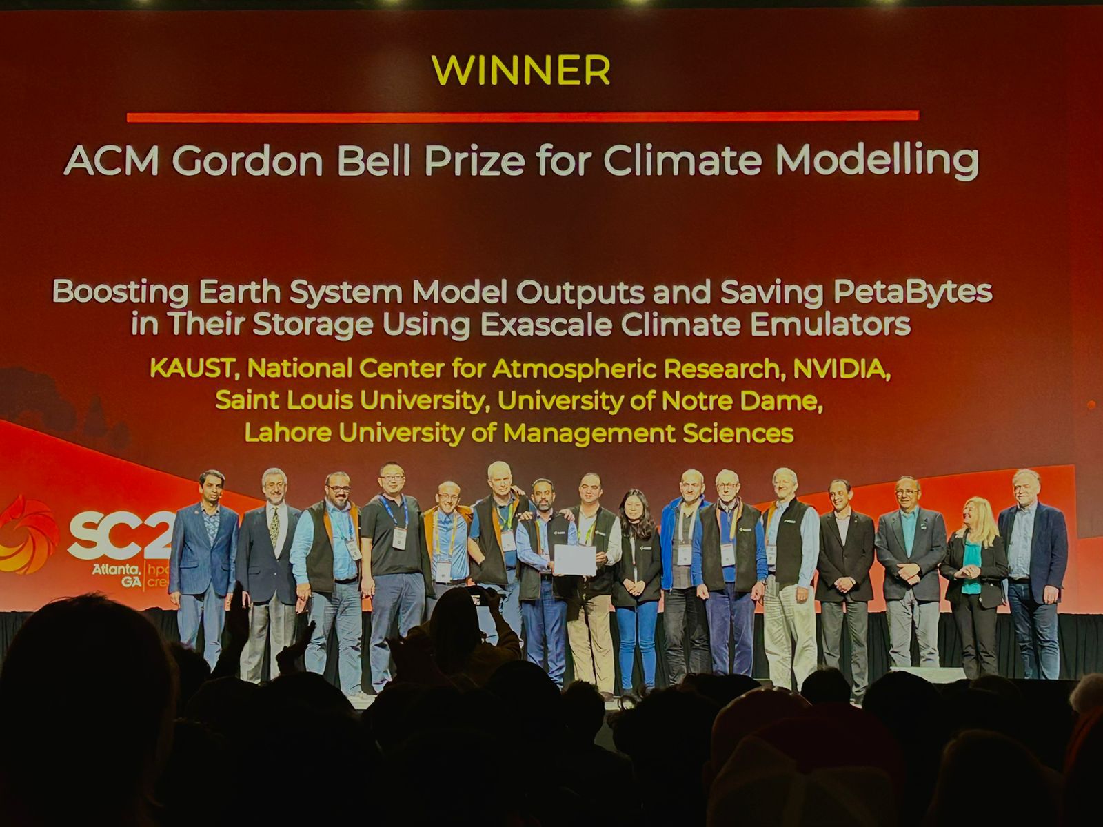 إنجاز مصري غير مسبوق: الدكتور سامح عبد الله يفوز بجائزة "جوردن بيل للمناخ 2025" في الحوسبة فائقة الأداء