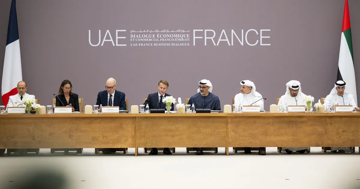 محمد بن - محمد بن زايد وماكرون يشهدان تبادل إطار عمل الشراكة الدفاعية بين الإمارات وفرنسا