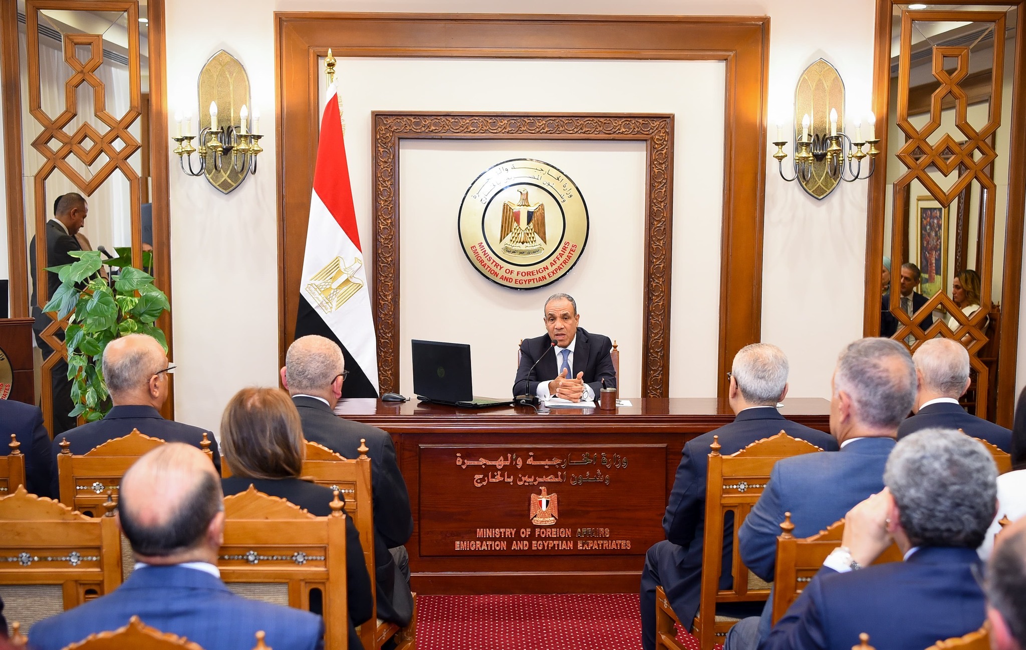 مصري بالخارج - وزارة الخارجية تعلن إطلاق تطبيق «مصري بالخارج» لتقديم الخدمات القنصلية للمصريين بالخارج