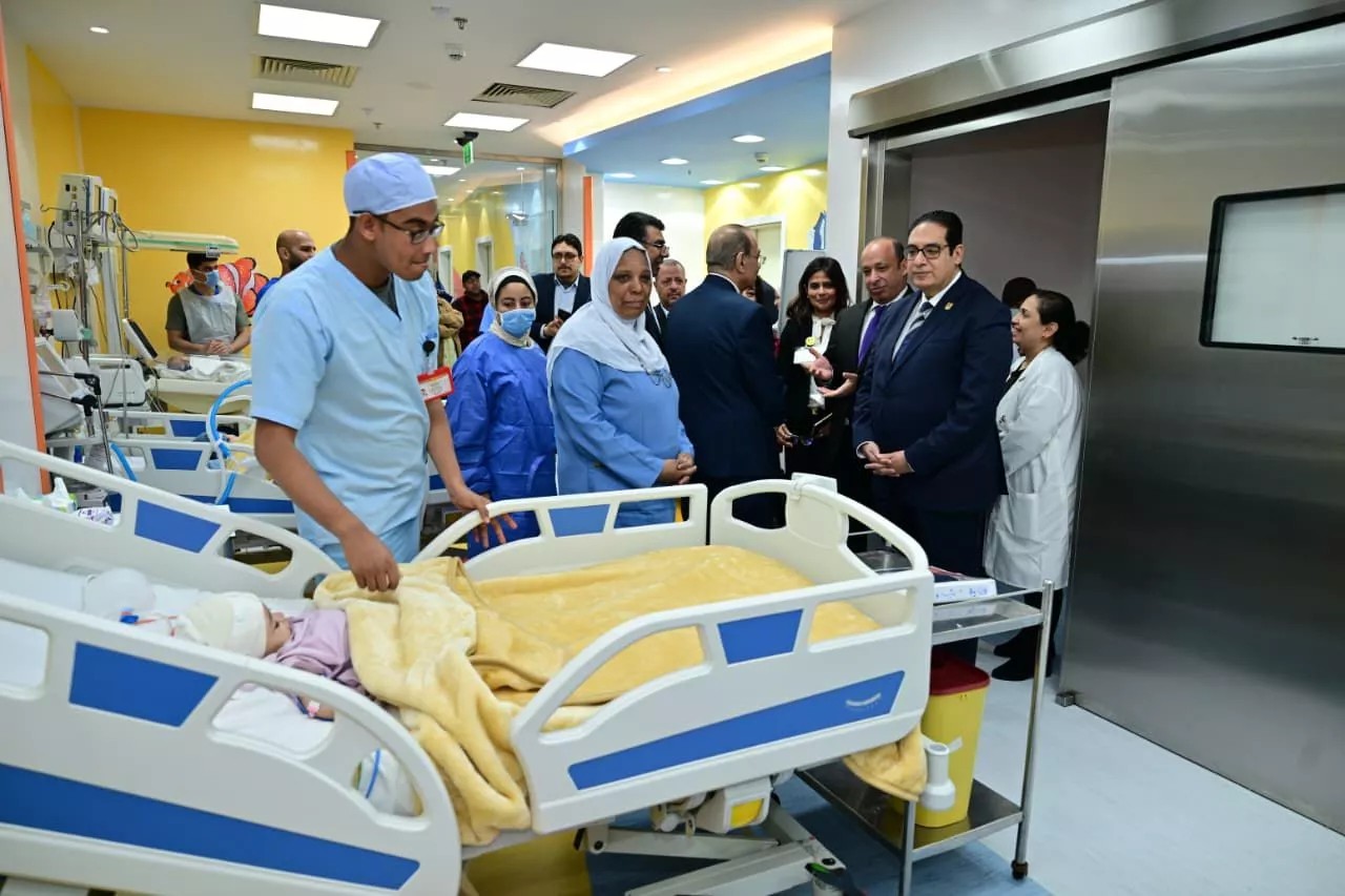 رئيس جامعة القاهرة - رئيس جامعة القاهرة يتفقد المجمع الطبي للأطفال ويوجه بتجهيز المبنى التعليمي لبدء الدراسة 2027