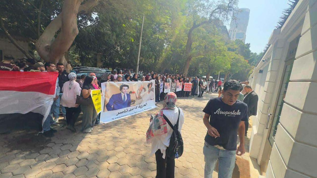 السفارة الهولندية بالقاهرة - إغلاق سفارة هولندا في القاهرة مؤقتًا بعد احتجاجات ضد مؤتمر ميدان ومطالب بتسليم هاربين