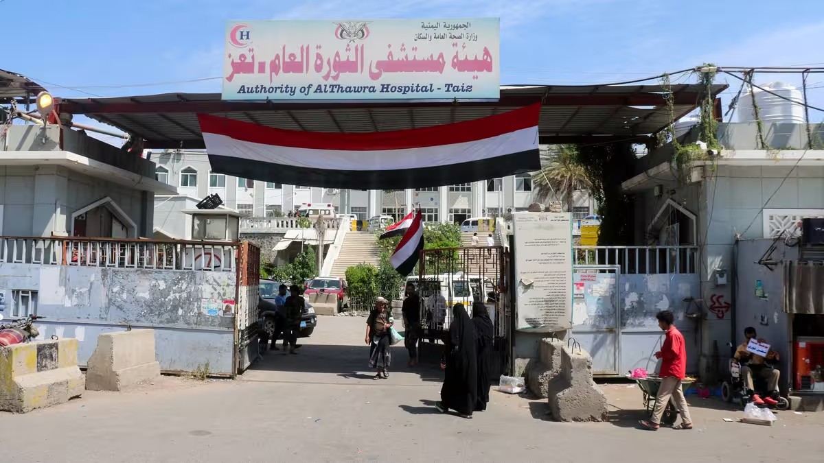 مدينة تعز اليمنية - تعز تواجه أزمة إنسانية خانقة مع نقص الوقود والإمدادات الطبية وارتفاع سوء التغذية