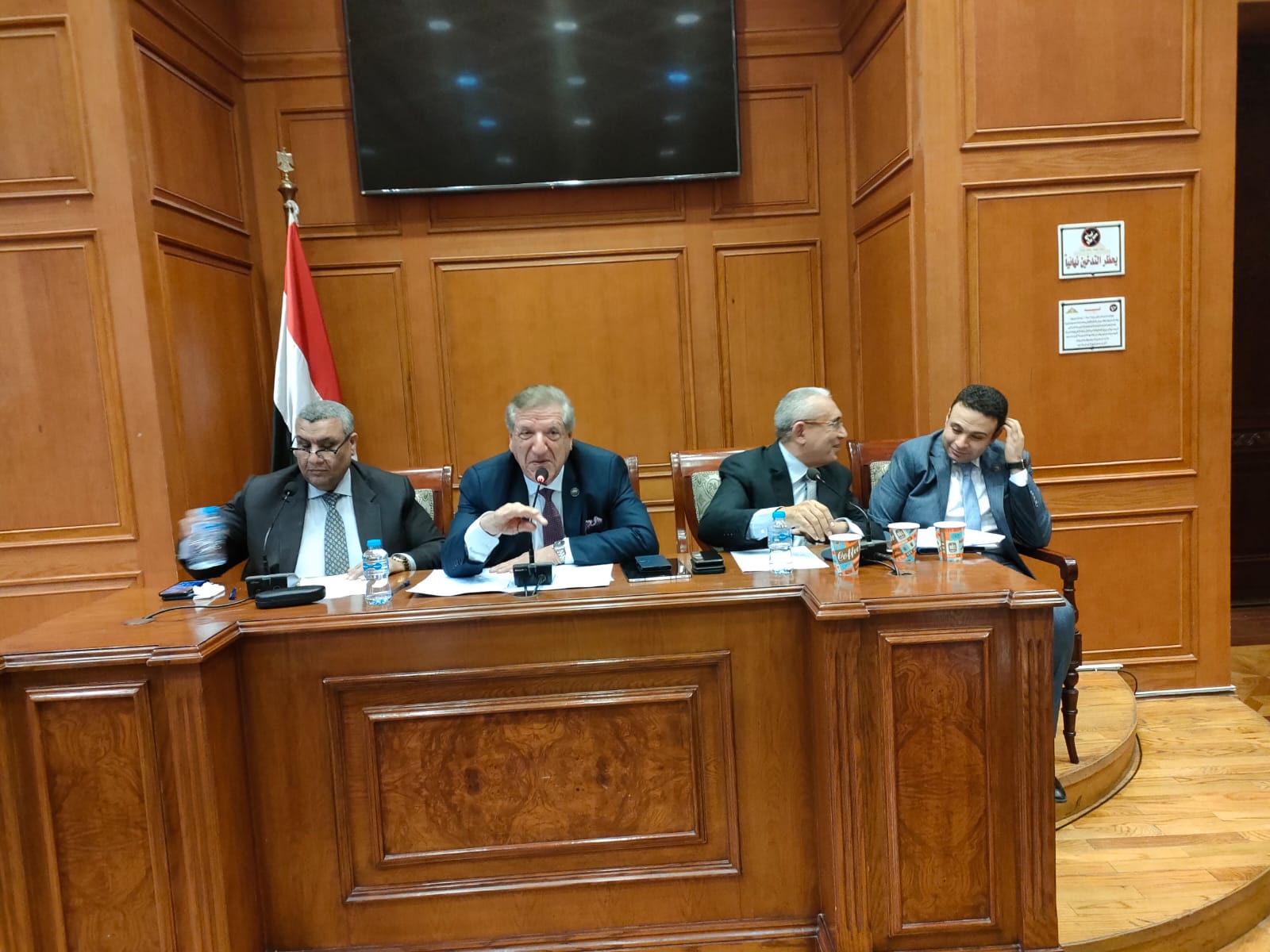 مشروع قانون - مشروع قانون لإعفاء سيارات تحيا مصر من الضرائب والرسوم لدعم تشغيل الشباب